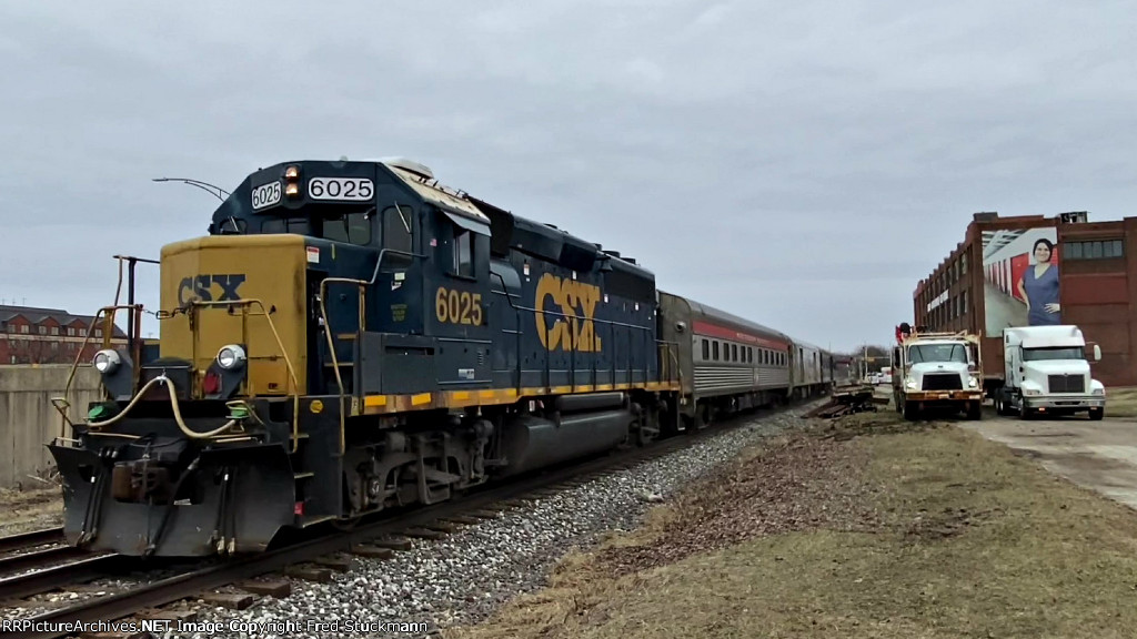 CSX 6025 leads W001-24.